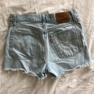 Levi’s Wedgie Shorts 26 Distressed Light Wash